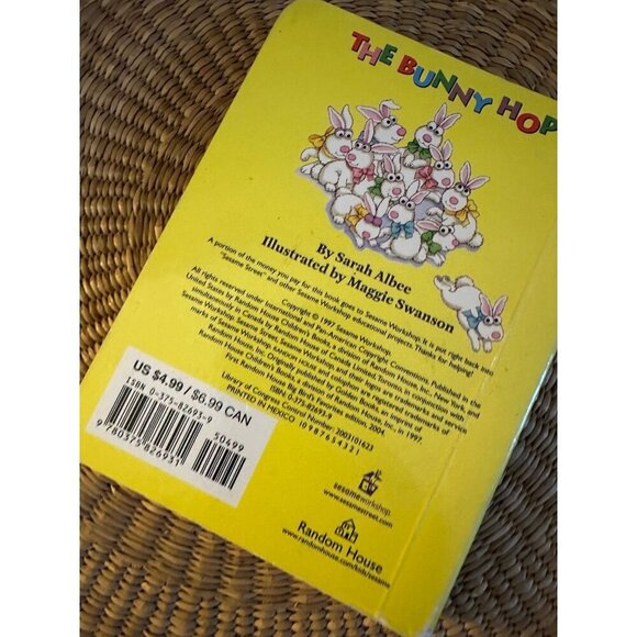 The Bunny Hop (Sesame Street): An Easter Board Book for Babies and ToddlersBook - Picture 7 of 11